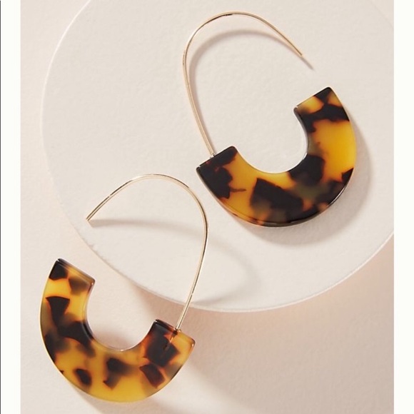 Sparkle Squad Jewelry - Tortoise Shell Resin Half Loop Earrings